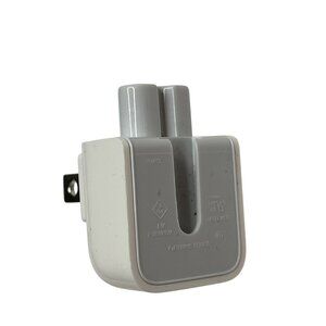 Apple 2-Prong White Polarized Power Adapter 15A 125V With Dual Plug Outlet A520